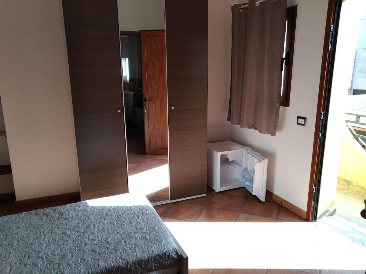 Room And Breakfast I Gemelli Иглесиас Екстериор снимка
